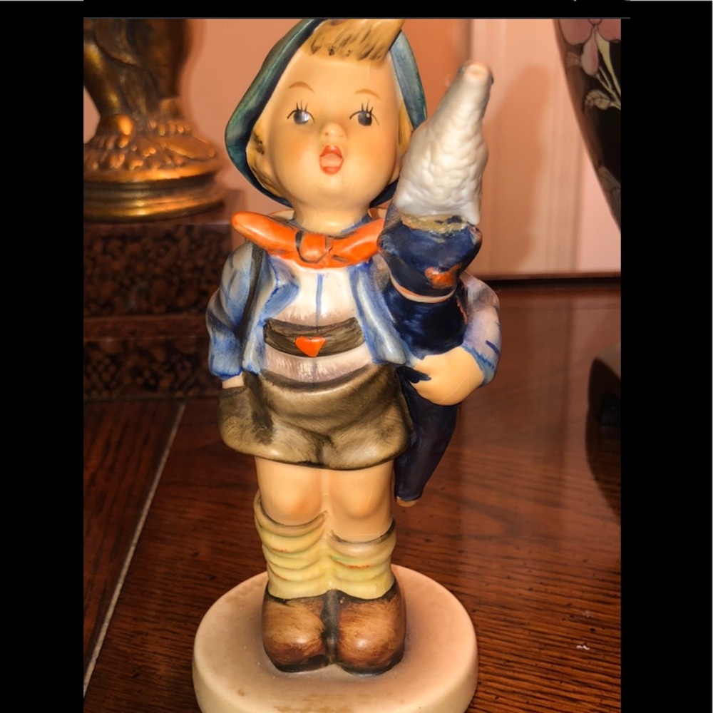 Hummel Goebel Figurine